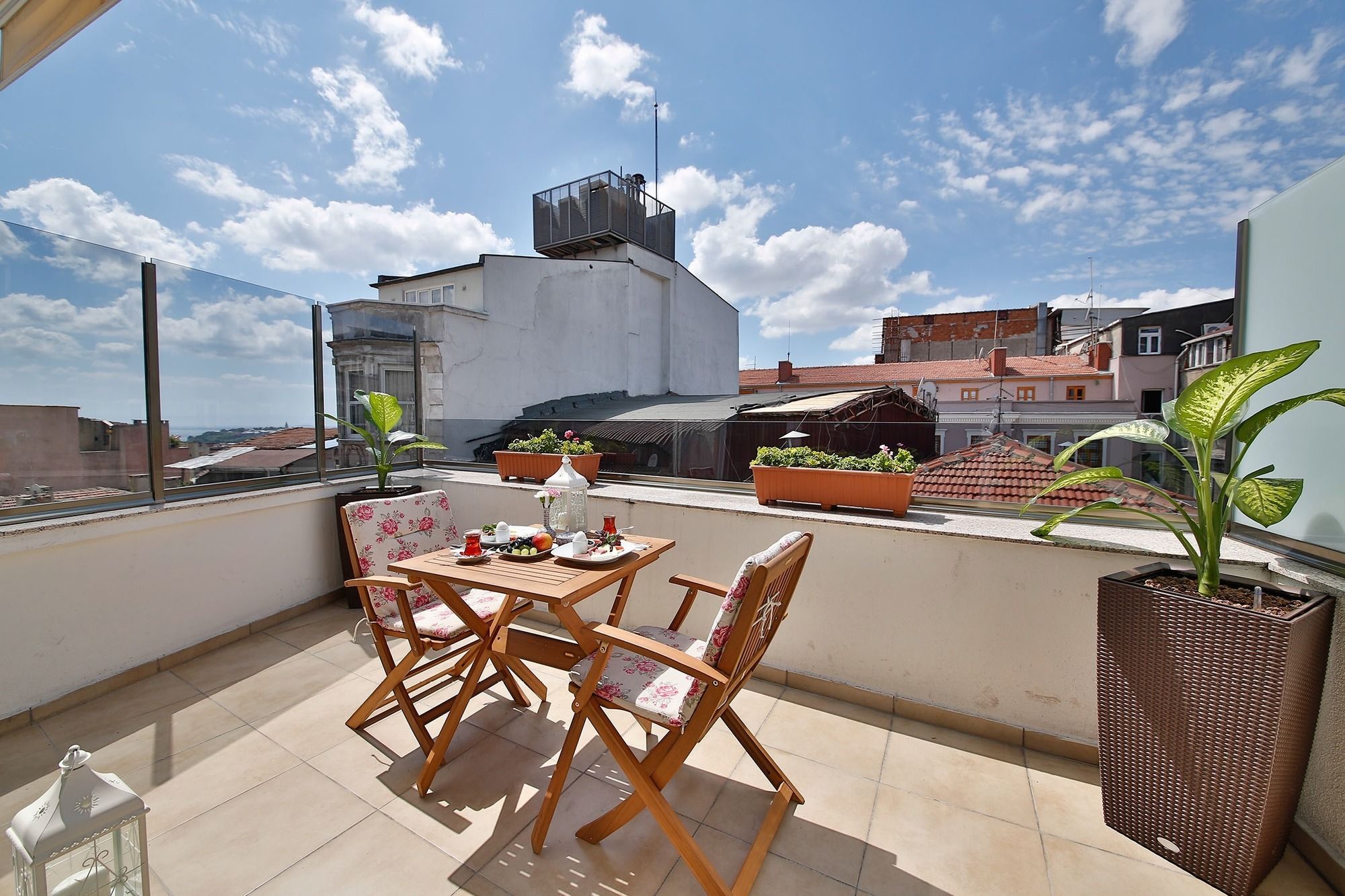 Ayramin Deluxe Hotel