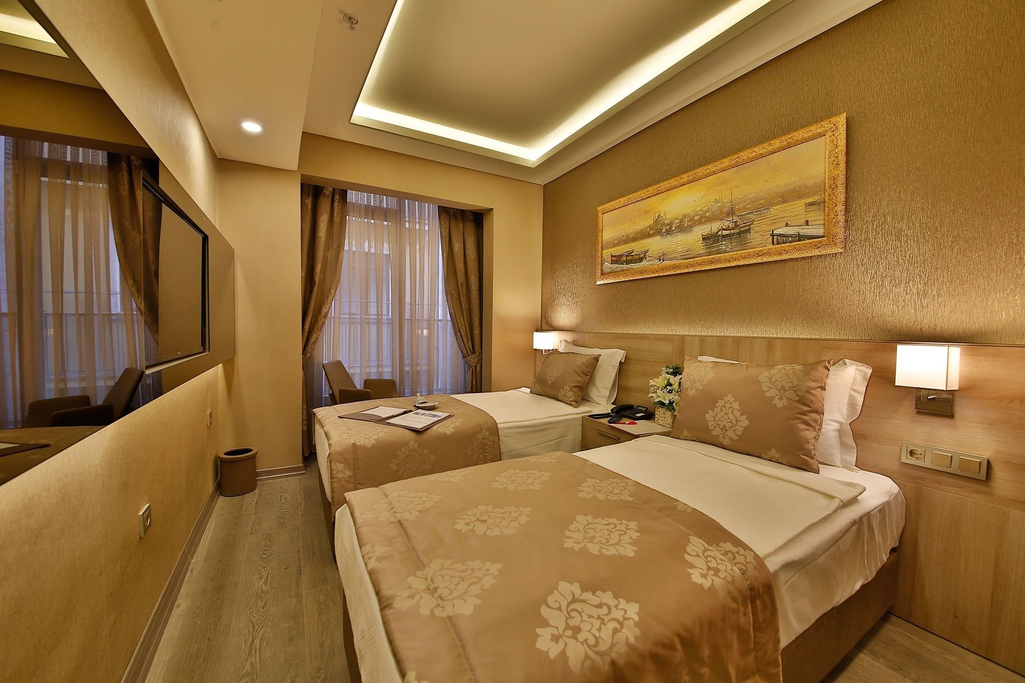 Ayramin Deluxe Hotel