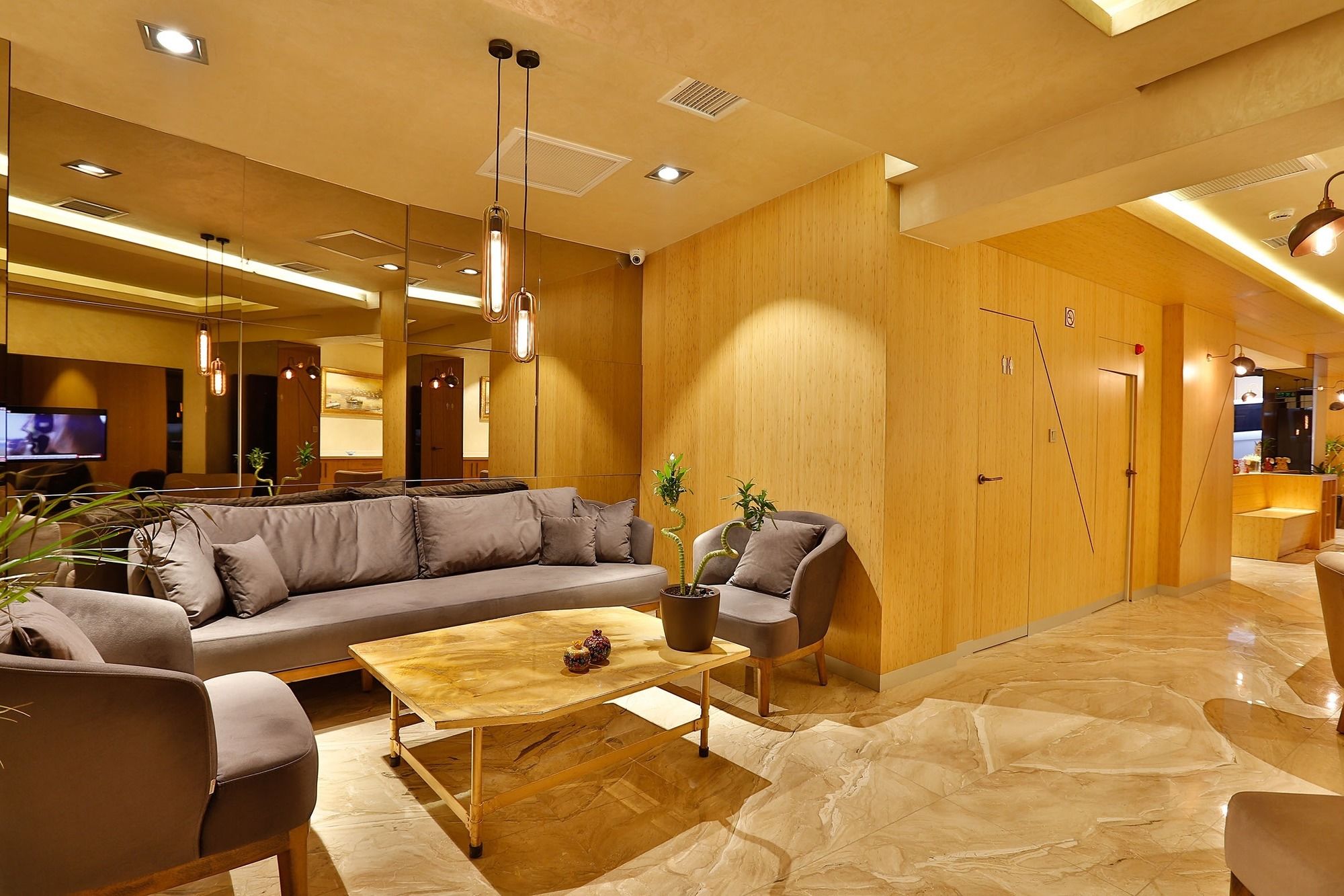 Ayramin Deluxe Hotel