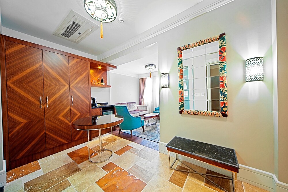 Azade Suites
