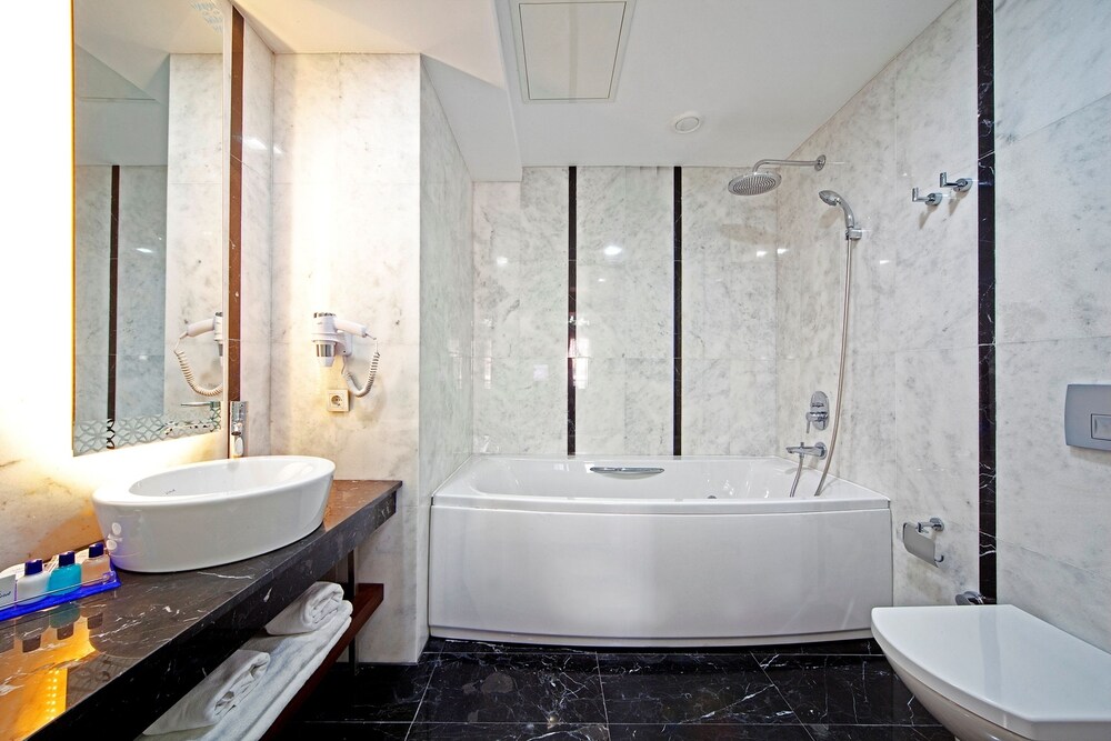 Azade Suites