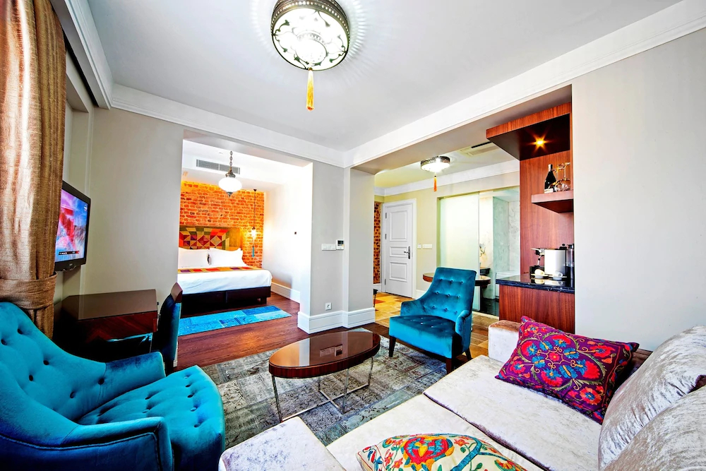 Azade Suites