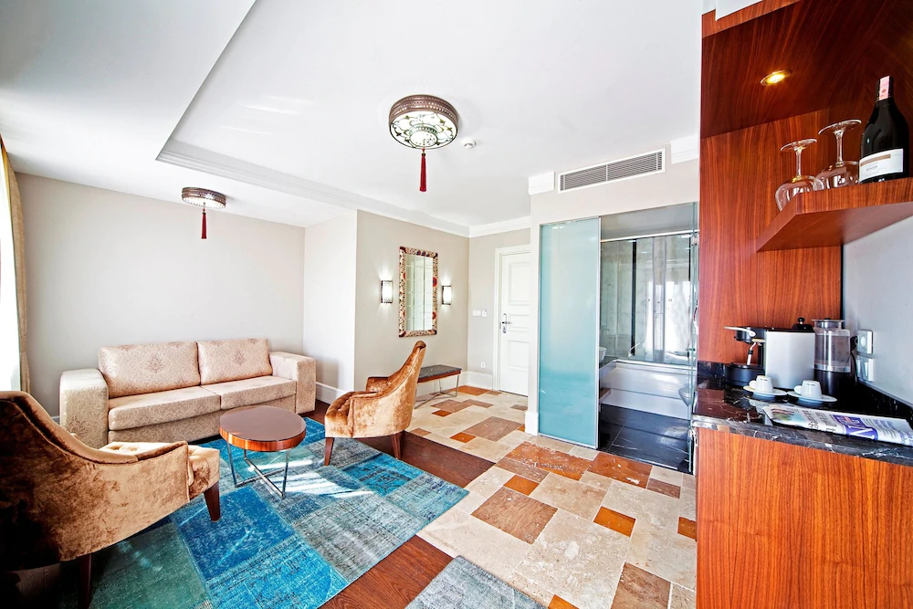 Azade Suites