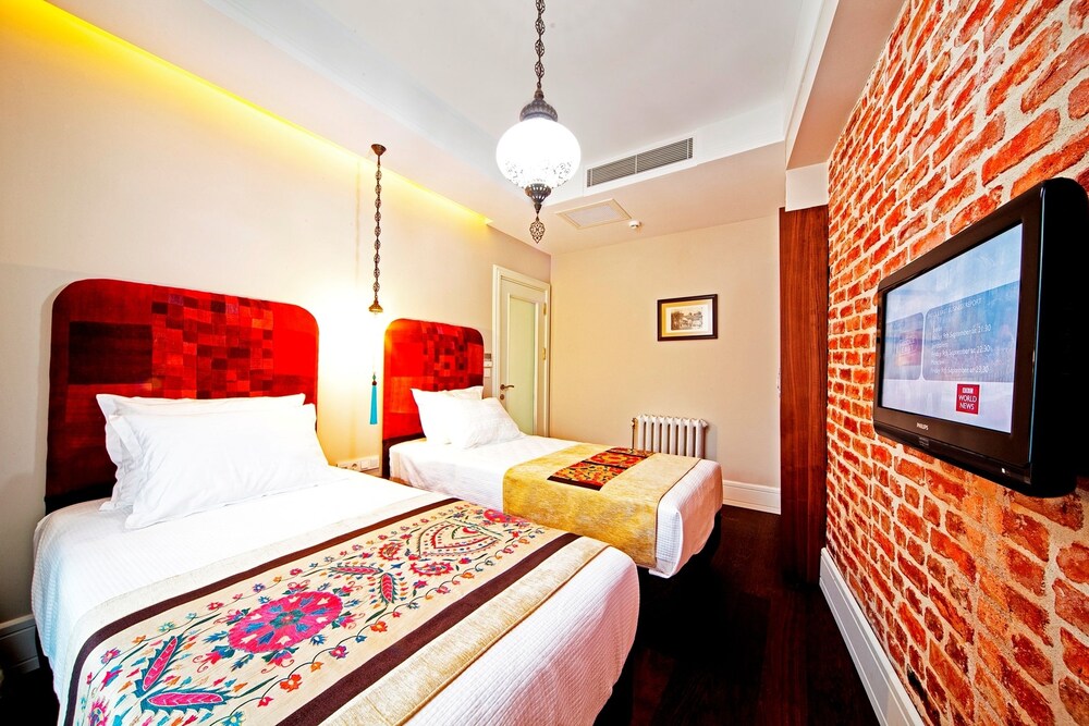 Azade Suites