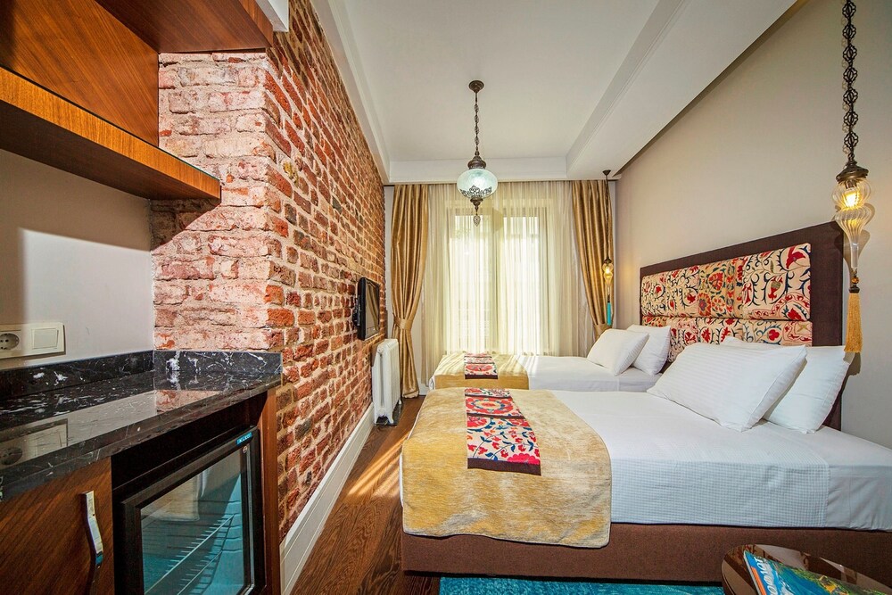 Azade Suites