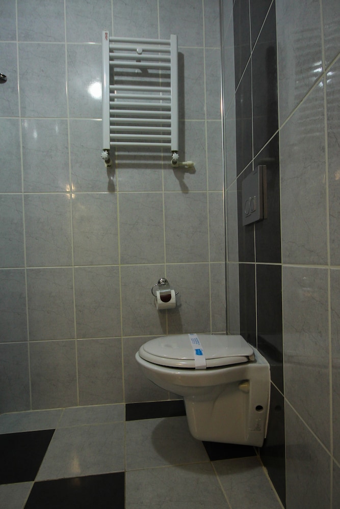 Azre Hotel