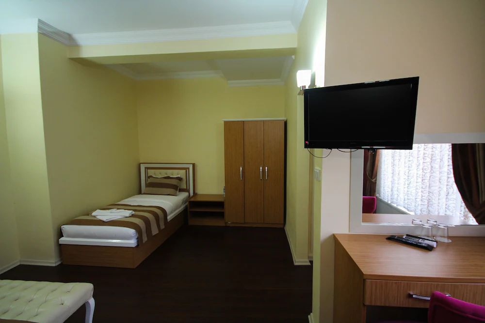 Azre Hotel