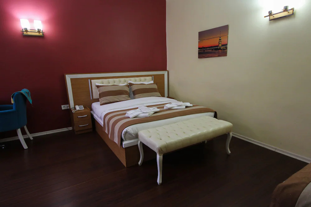 Azre Hotel