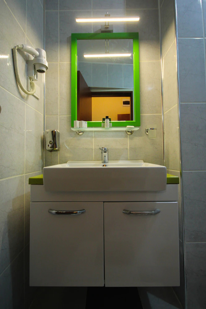 Azre Hotel