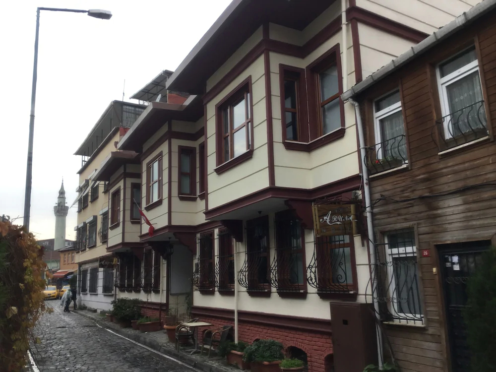 Berce Apartment & Suites