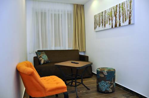 B'Guest House&Apartment