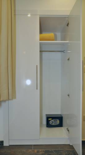 B'Guest House&Apartment