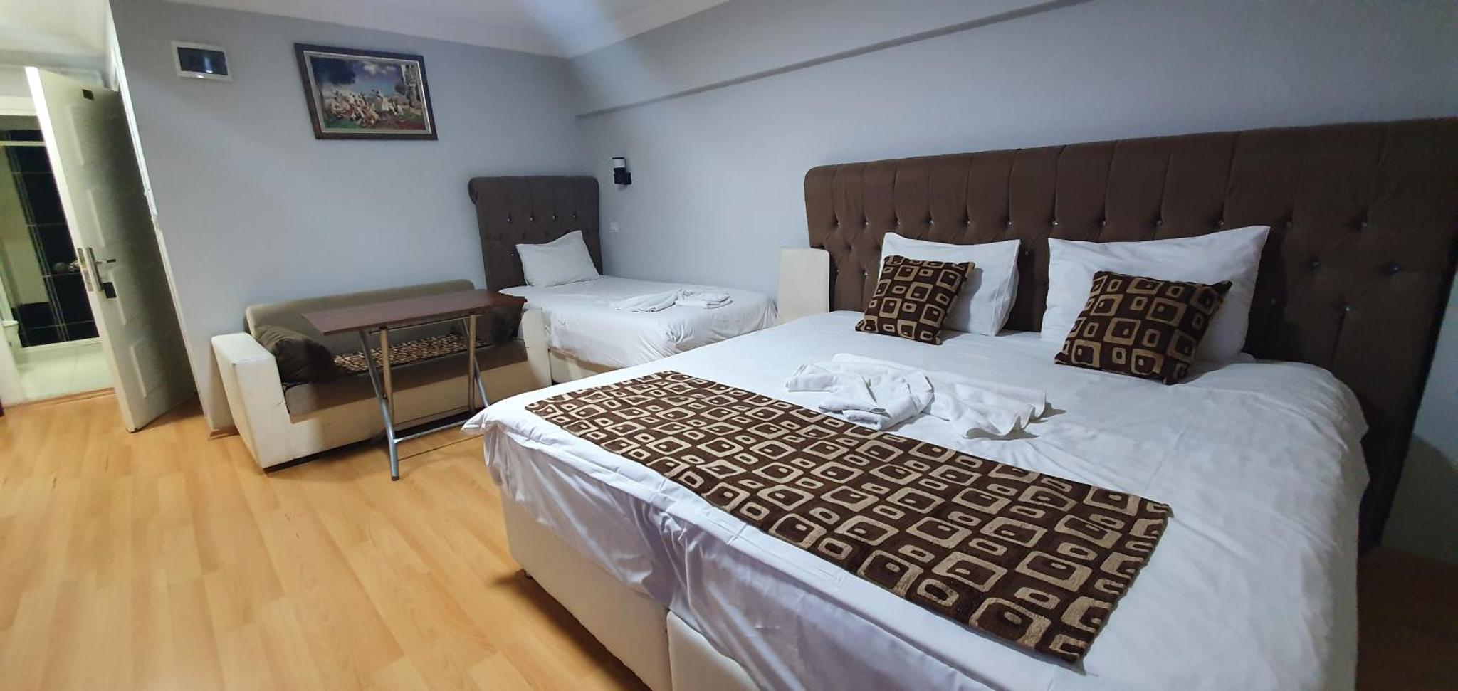 Black Bird Suite Hotel