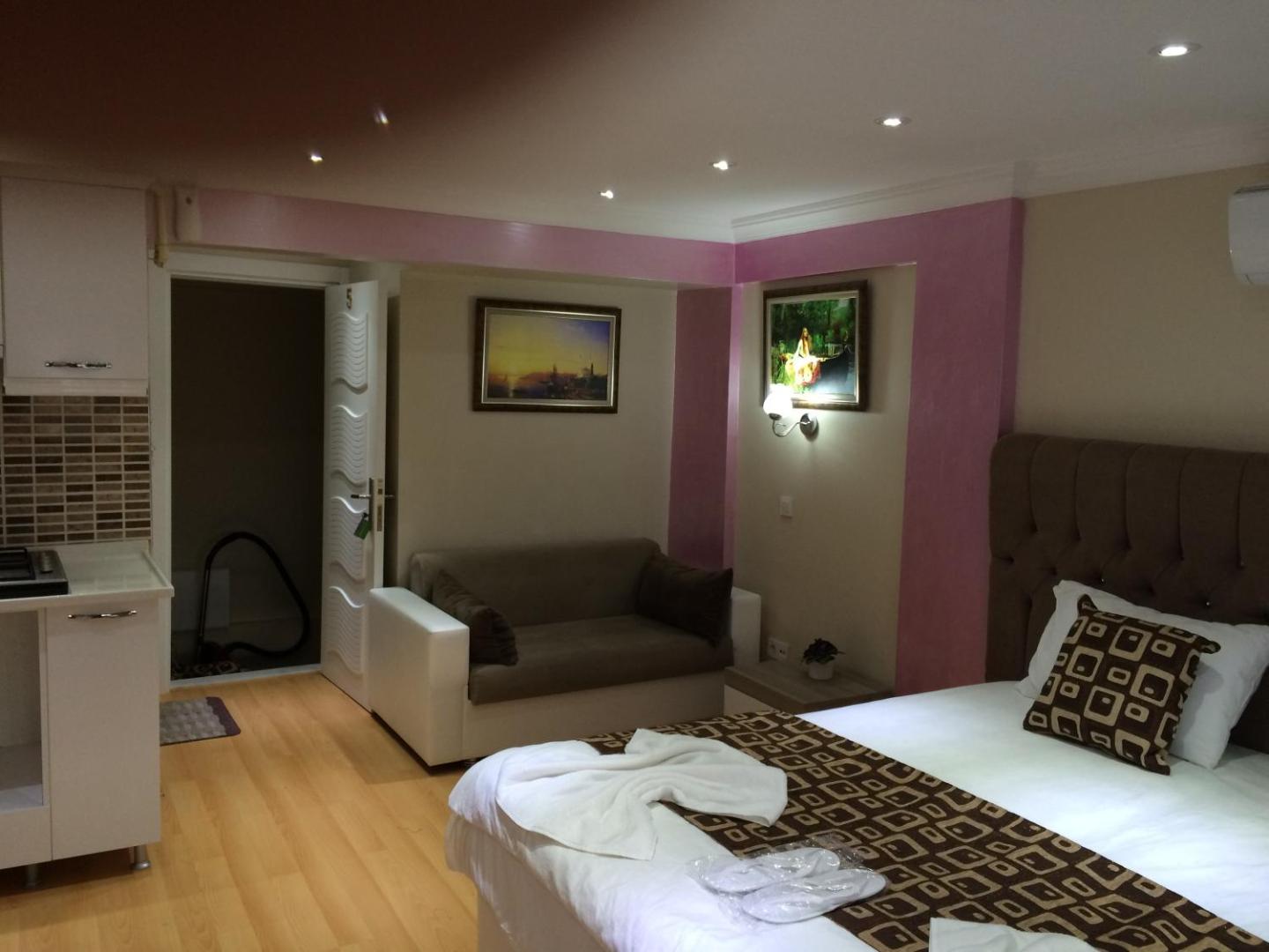 Black Bird Suite Hotel