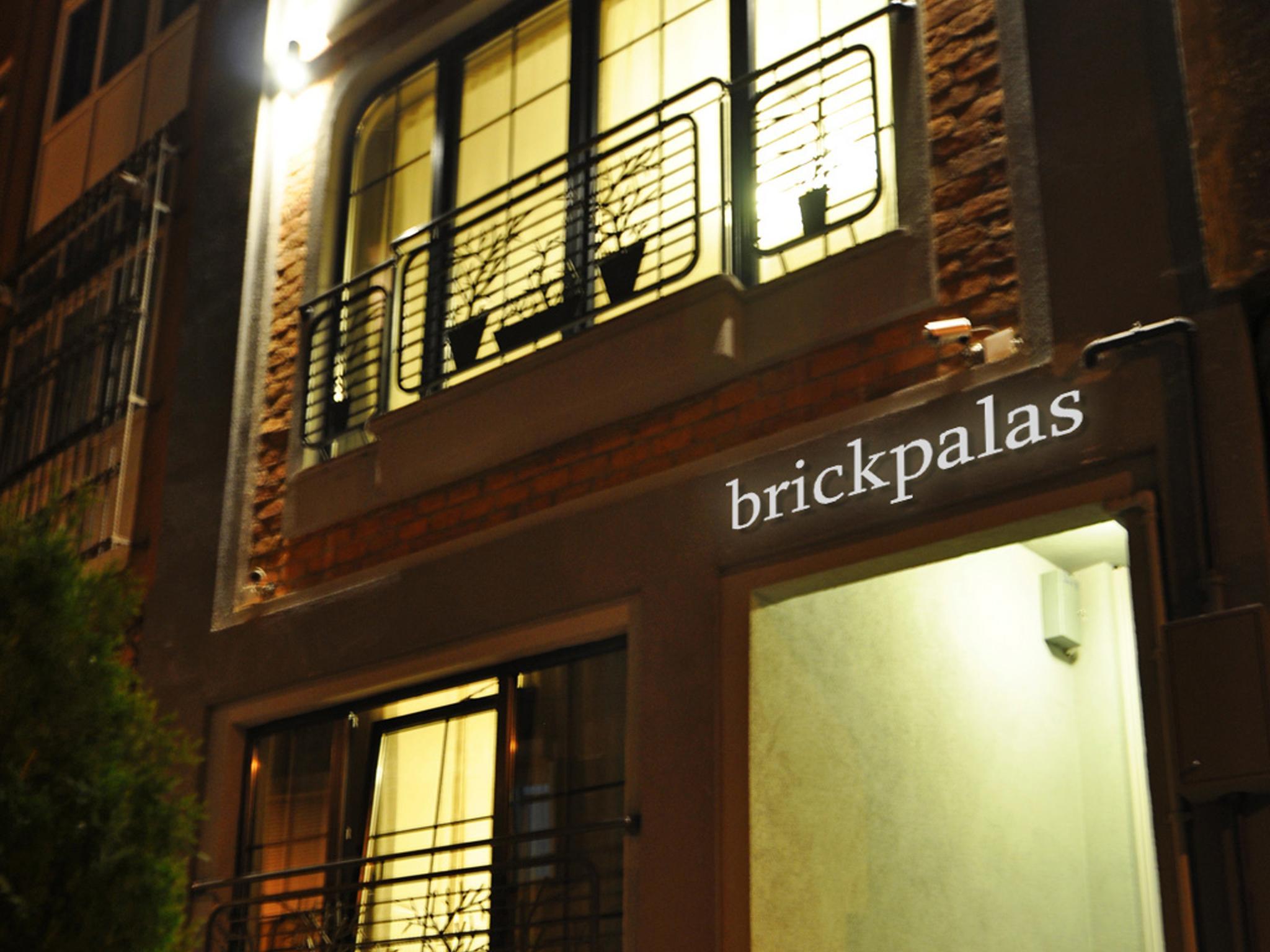 Brick Palas