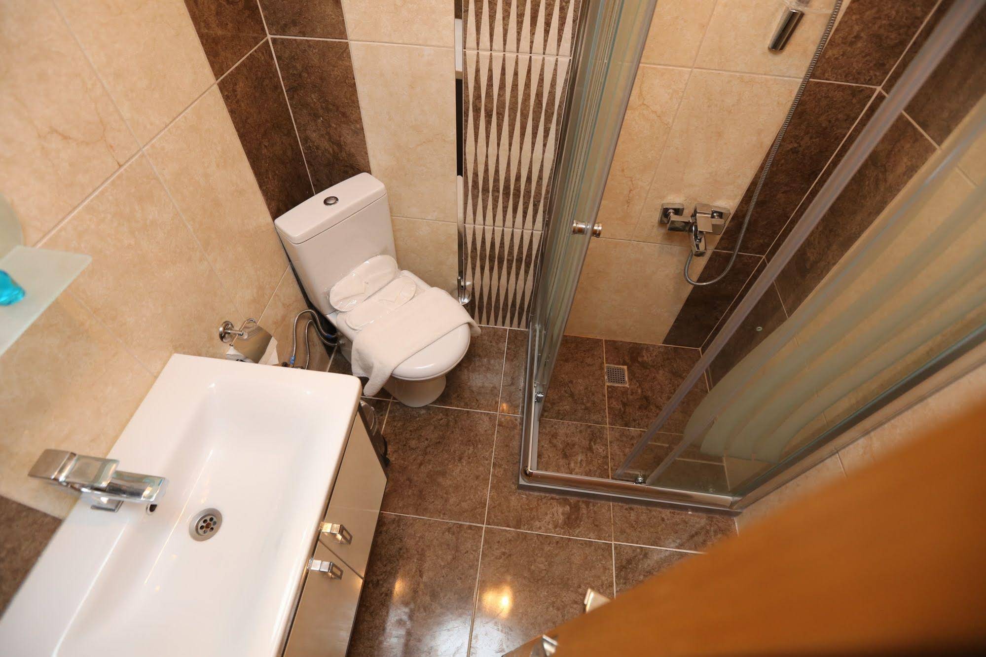 Camelot Apartment