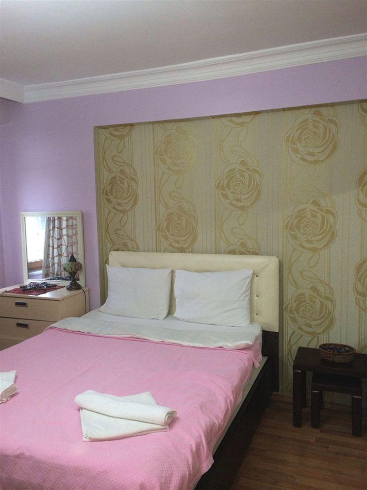 Caravan Palace Apart