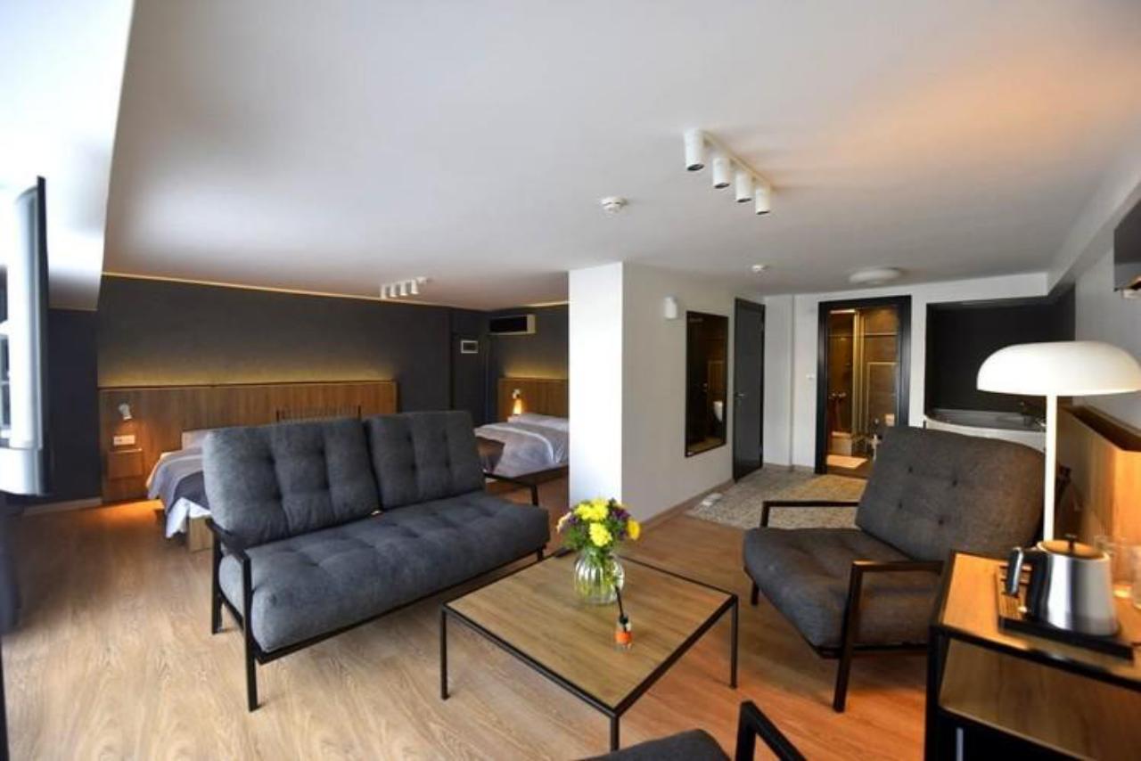 Casa Rosso Suite Hotel