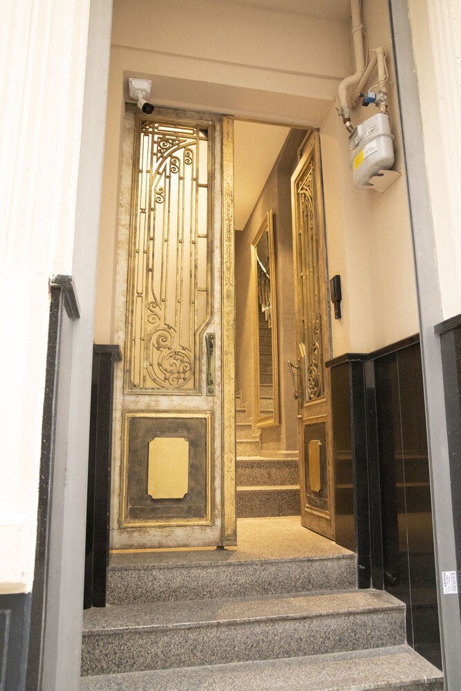 Castle Franco Suites