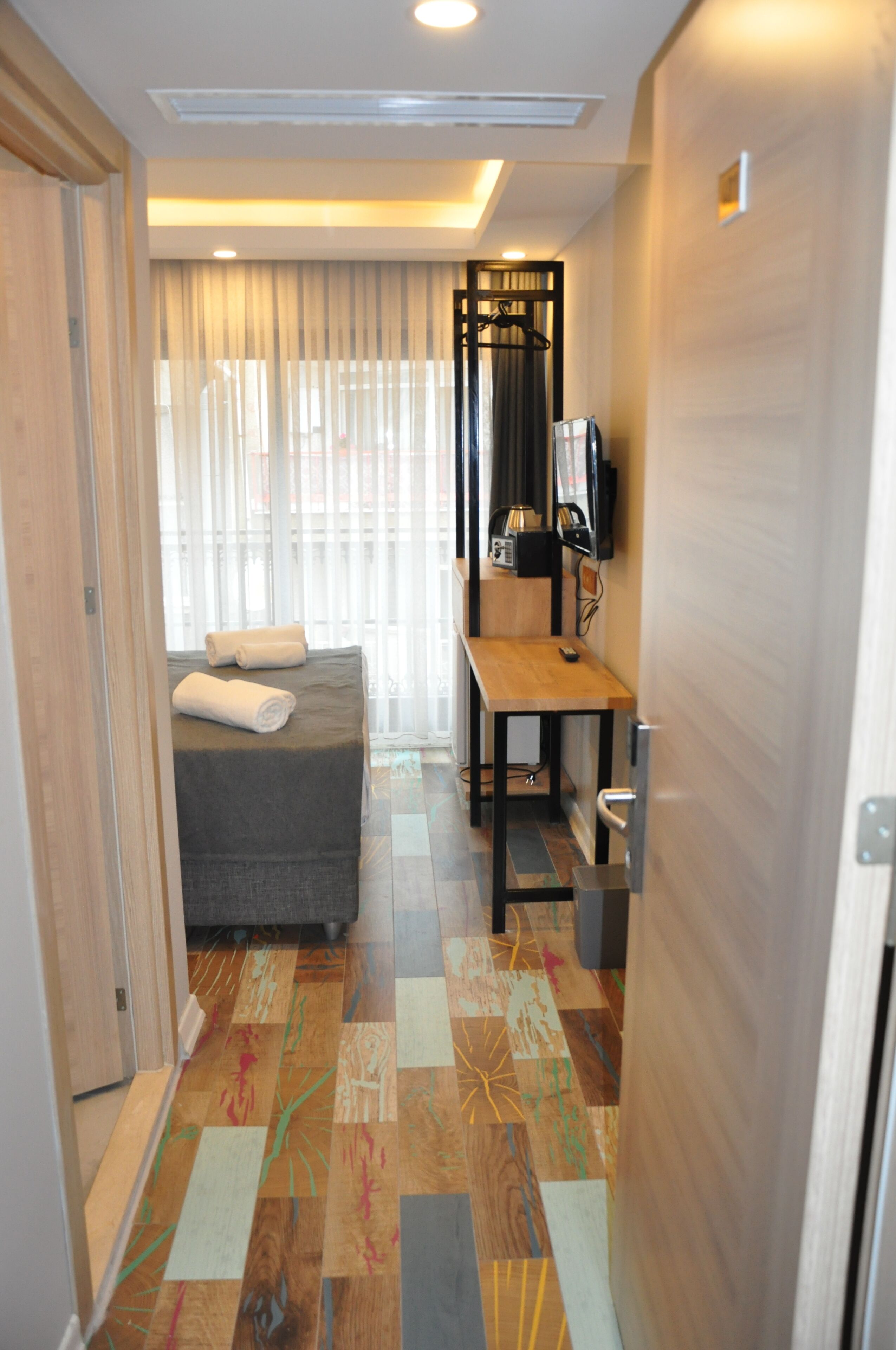 Check In Hotel