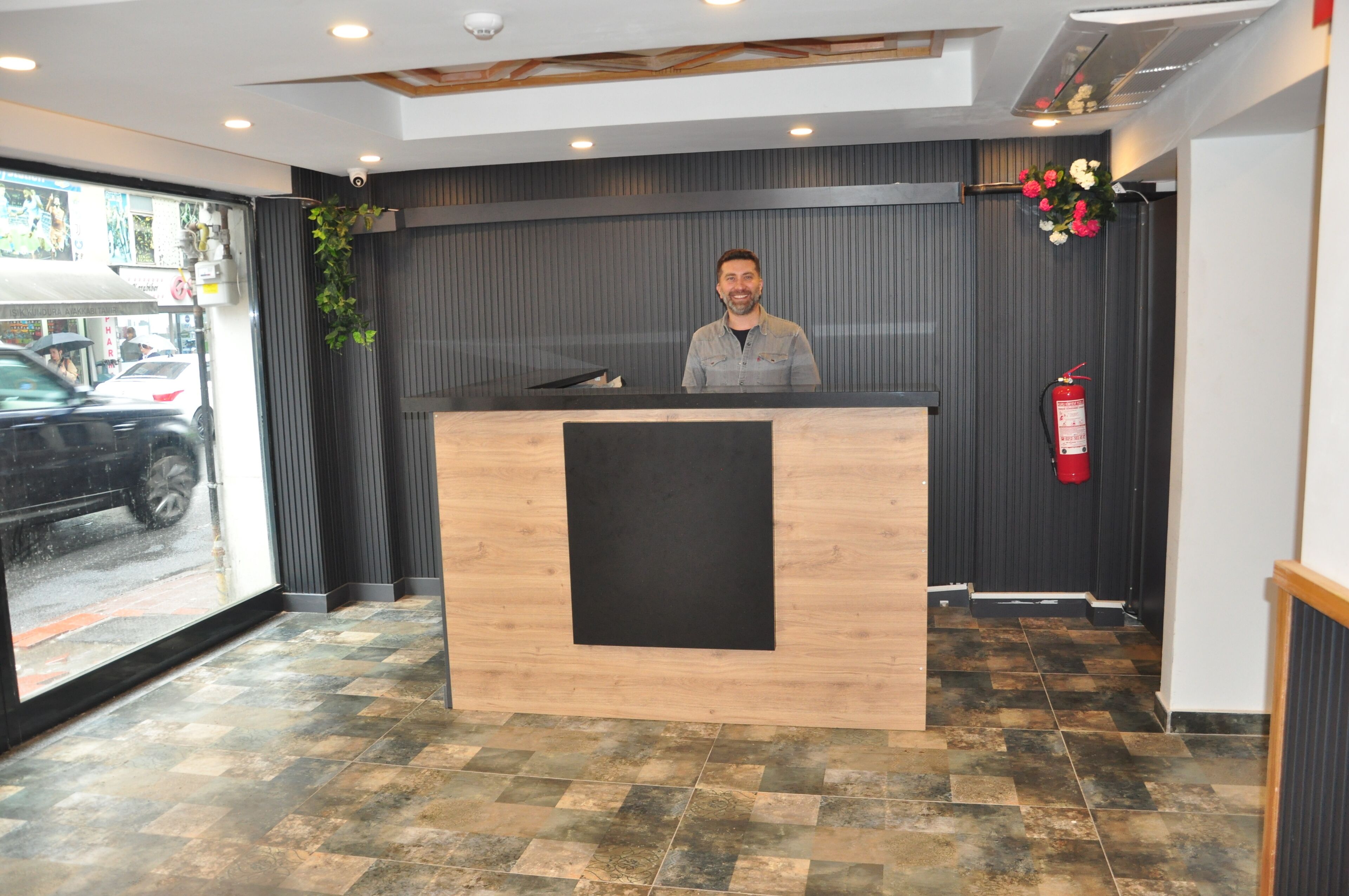 Check In Hotel