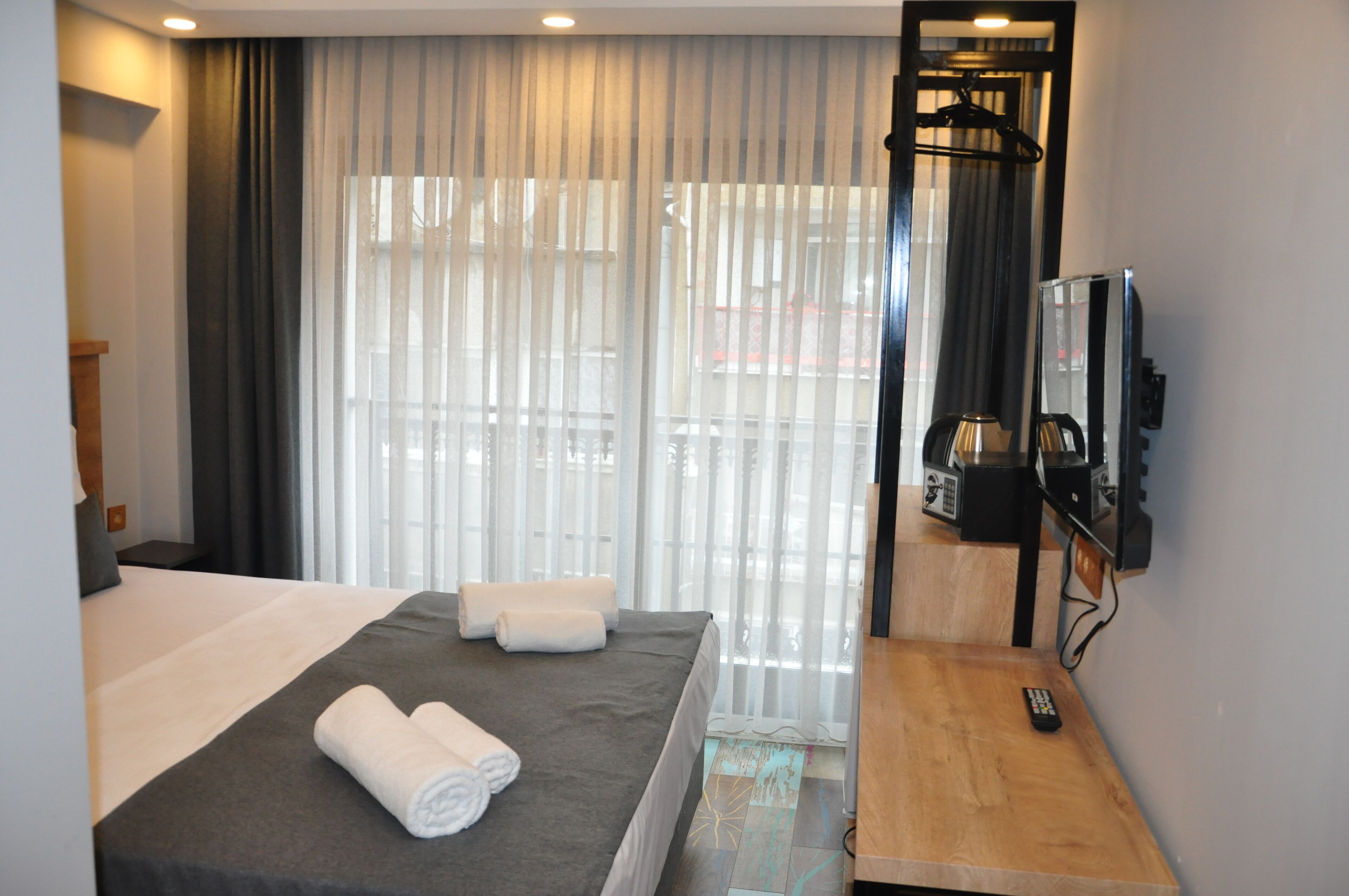 Check In Hotel