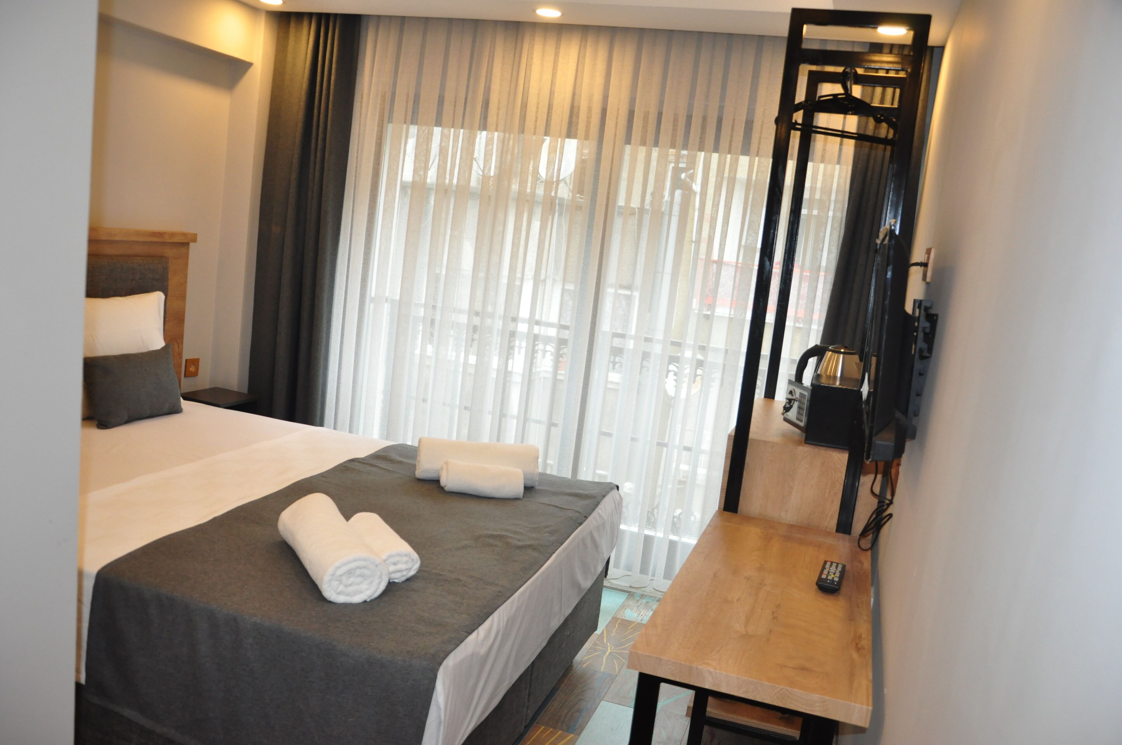 Check In Hotel