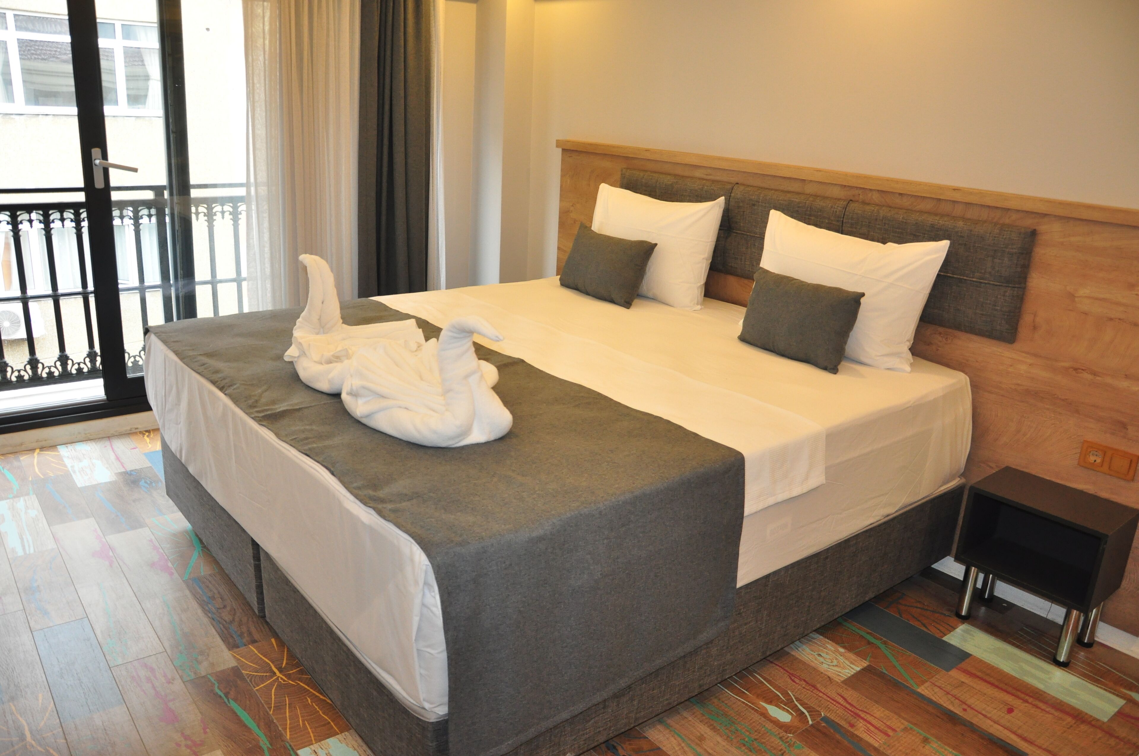 Check In Hotel