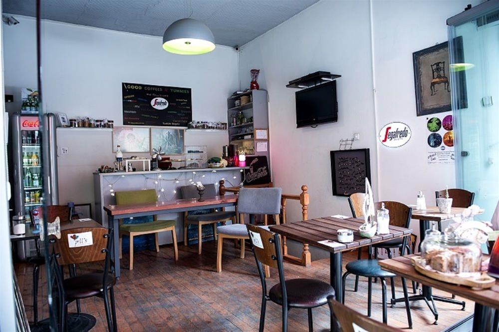 Cheers Midtown Hostel