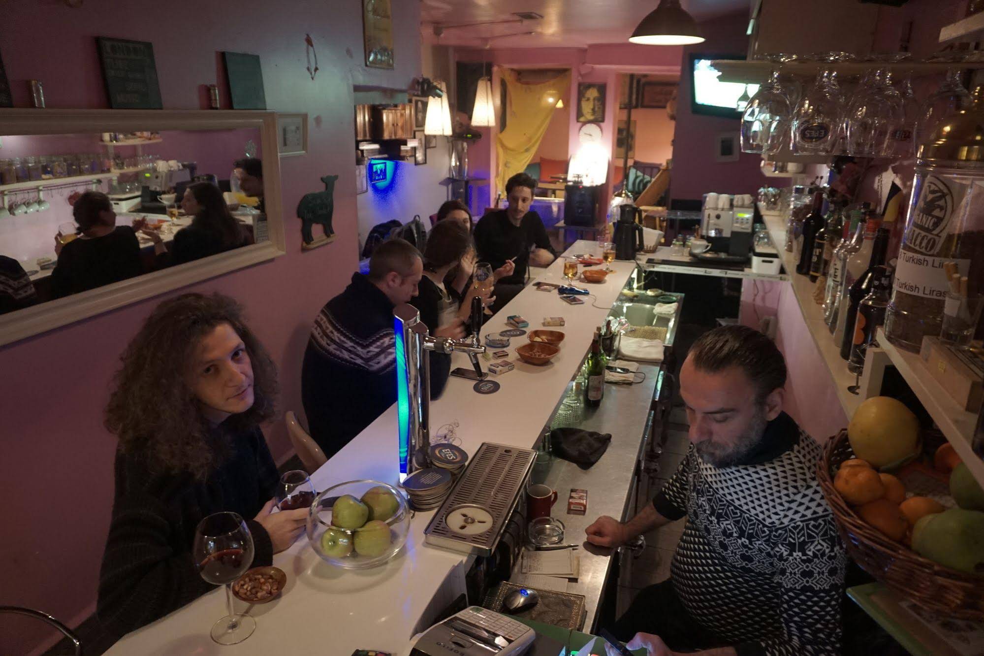 Chillout Lya Hostel Bar