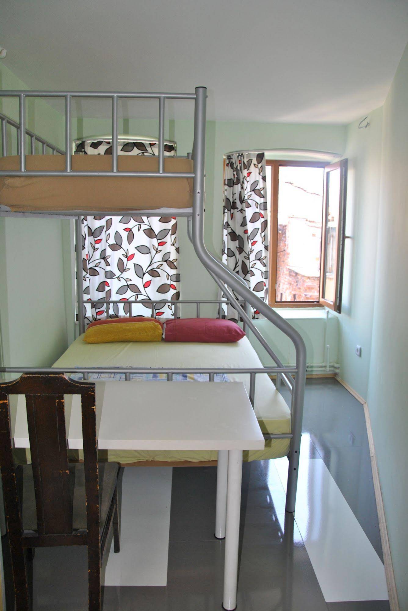 Chillout Lya Hostel Bar