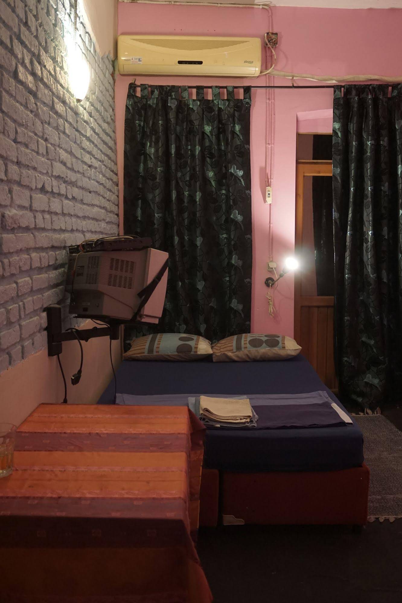 Chillout Lya Hostel Bar
