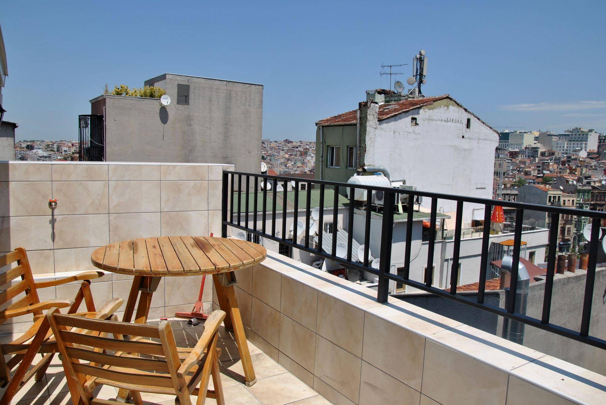 Chillout Lya Hostel Bar