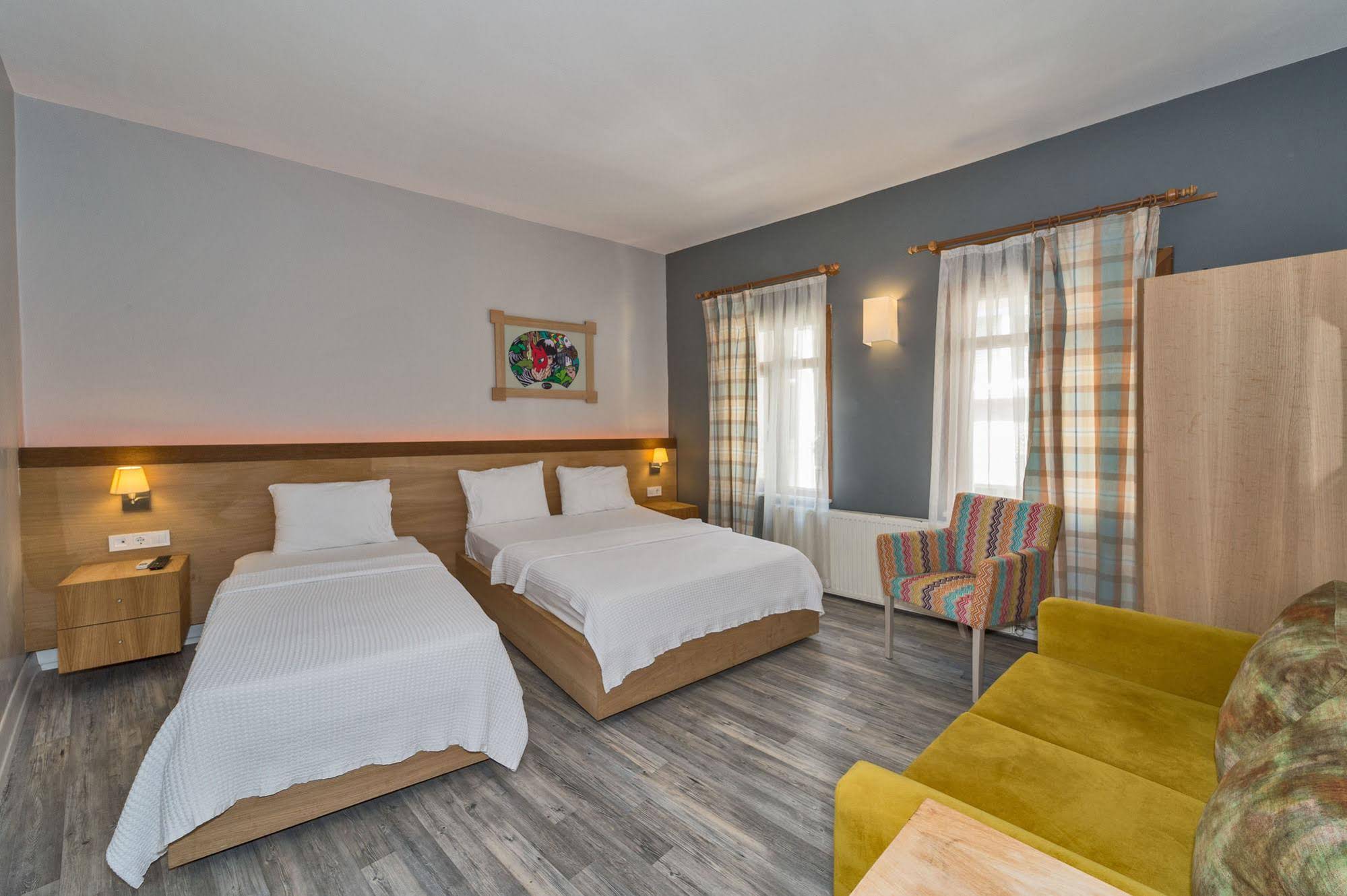 Cirrus Suites Tomtom