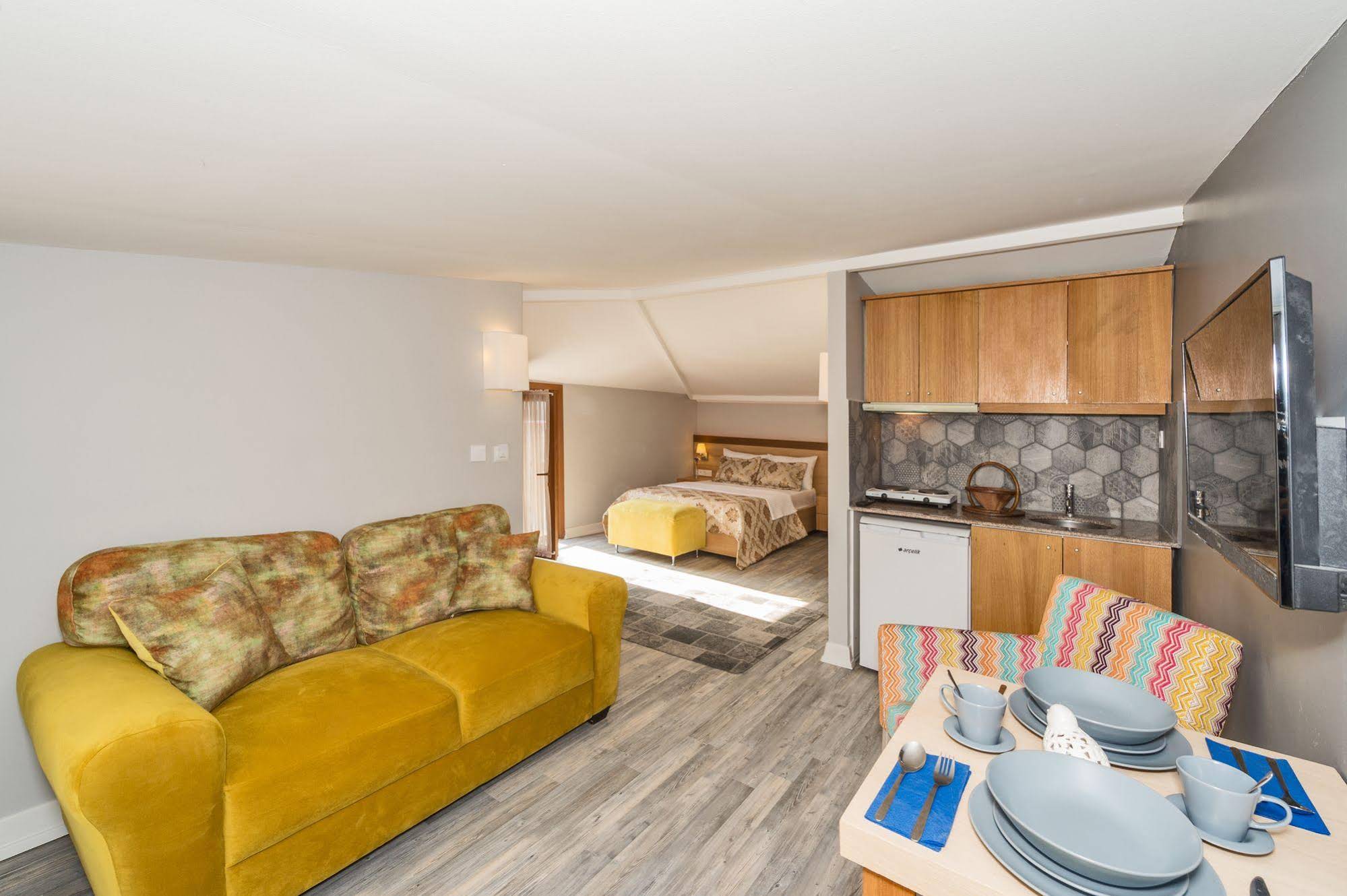 Cirrus Suites Tomtom