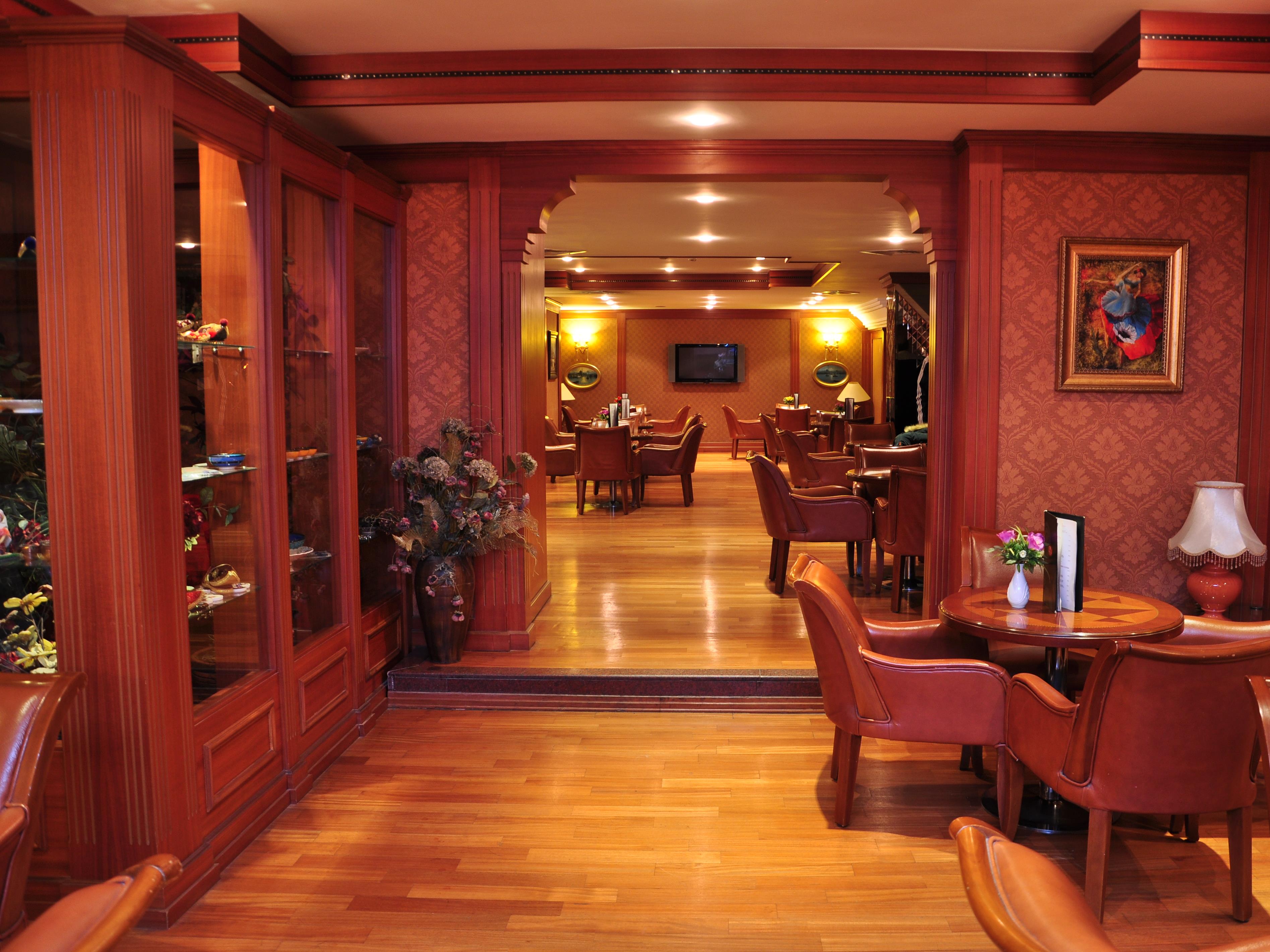 Nova Plaza Crystal Hotel