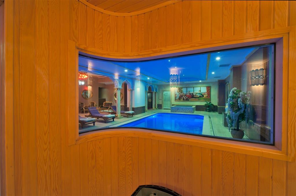 Nova Plaza Crystal Hotel