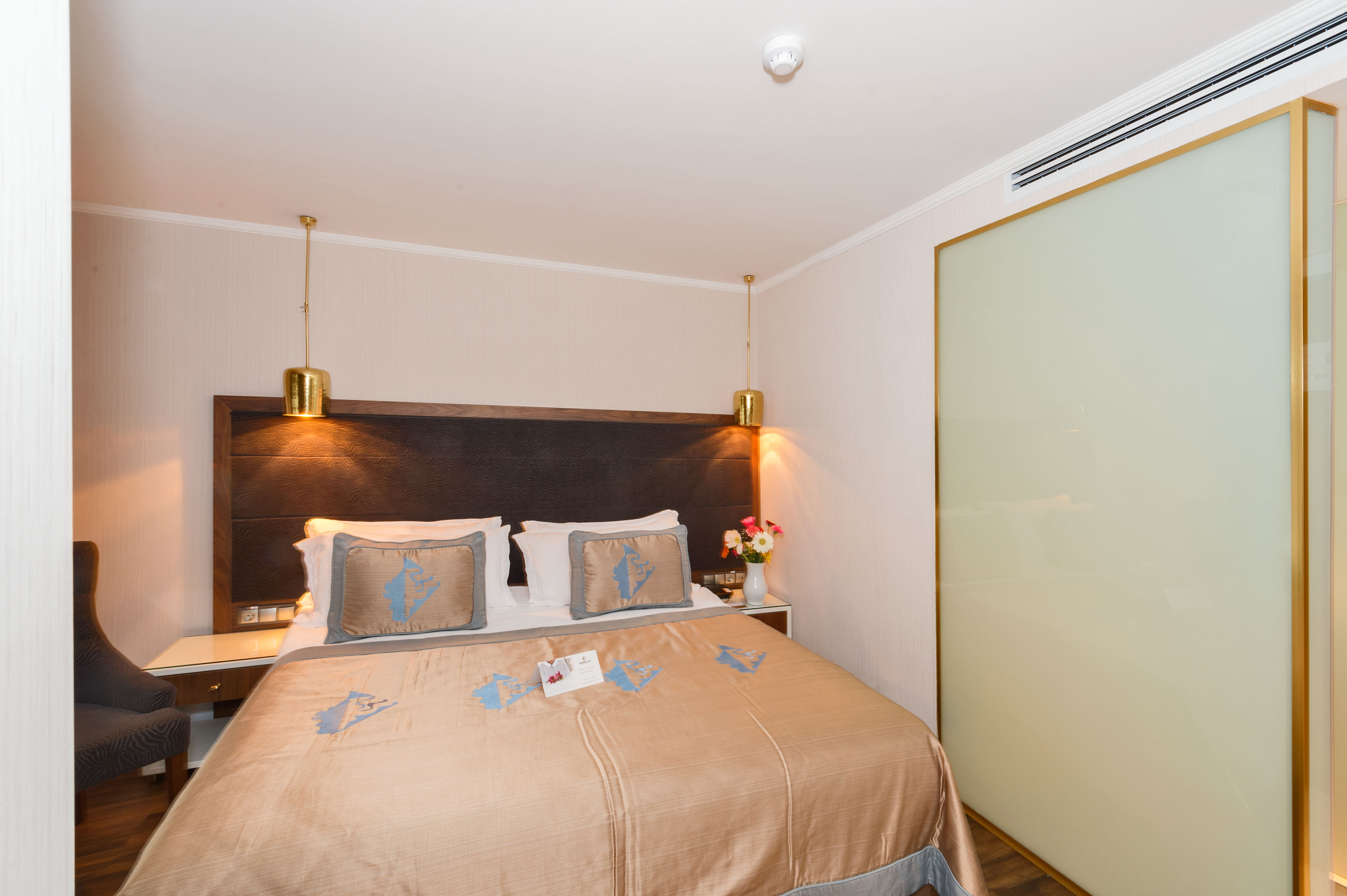 Darkmen Boutique Hotel
