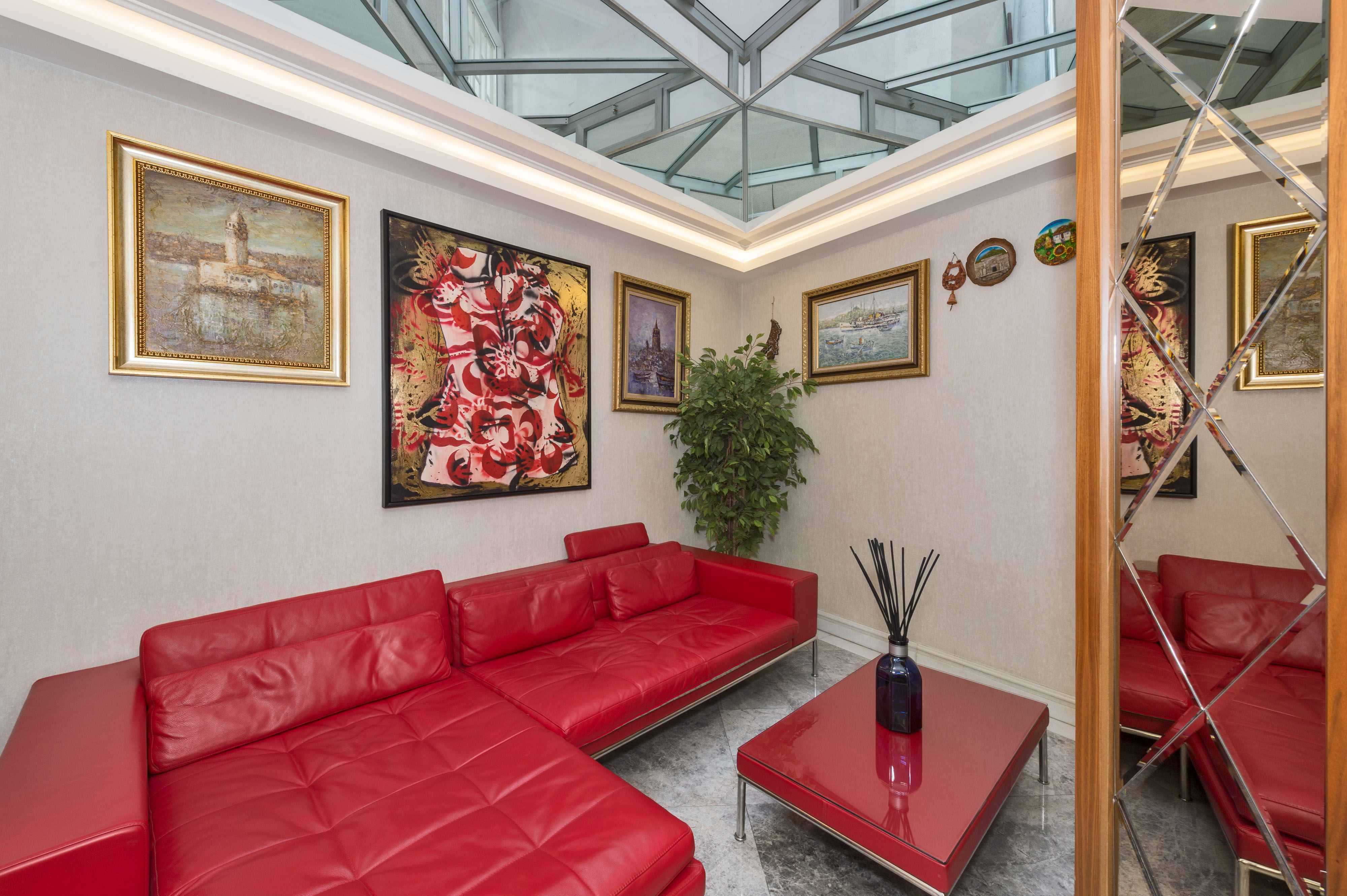 Darkmen Boutique Hotel