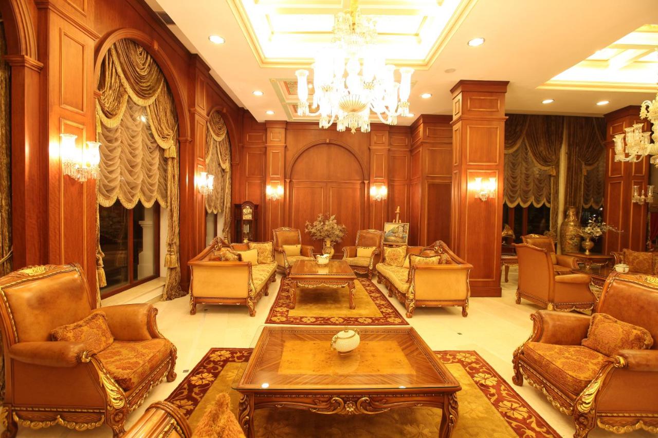 Deluxe Golden Horn