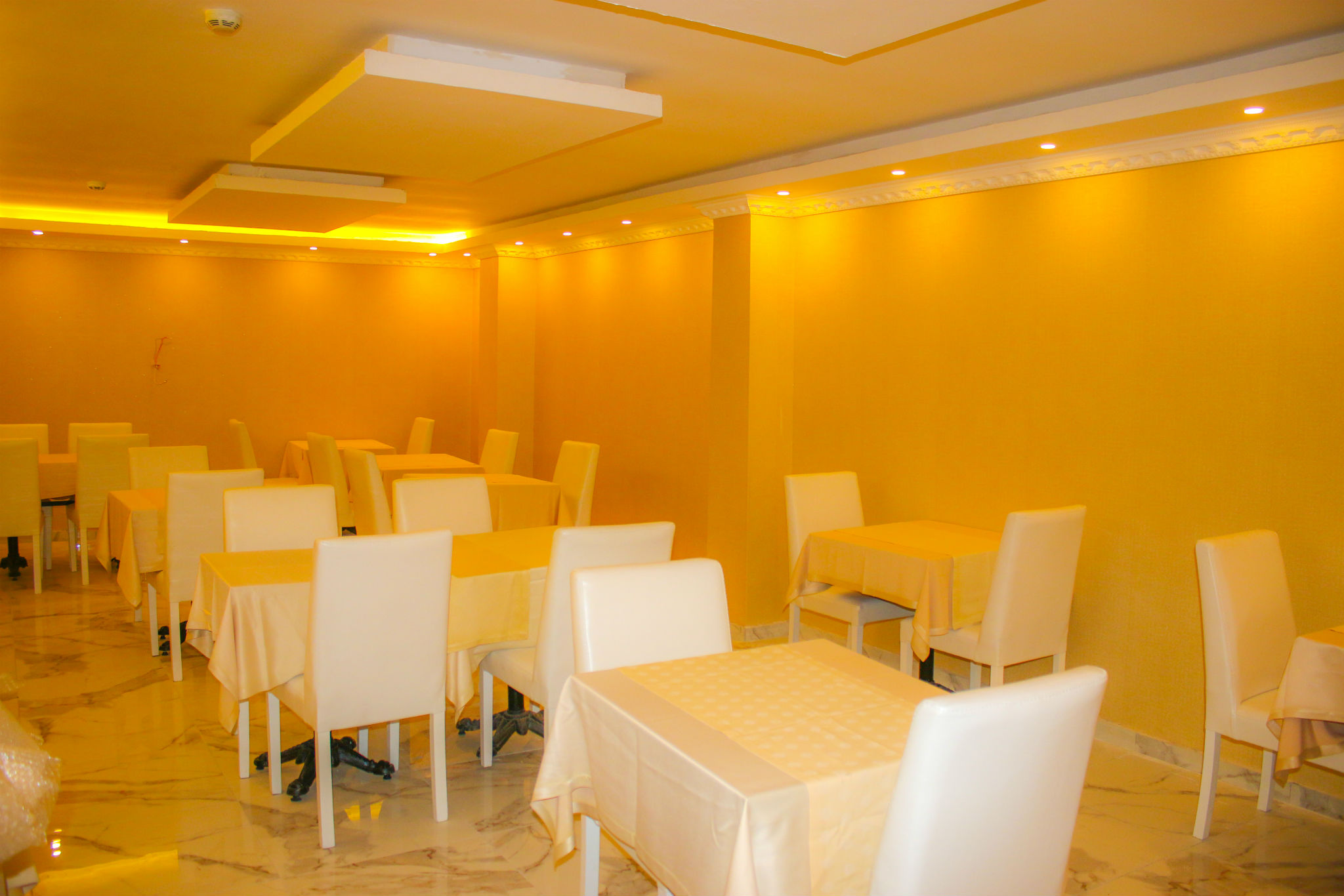 Deluxe Newport Hotel