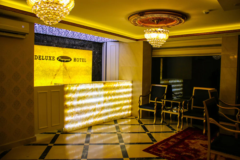 Deluxe Newport Hotel