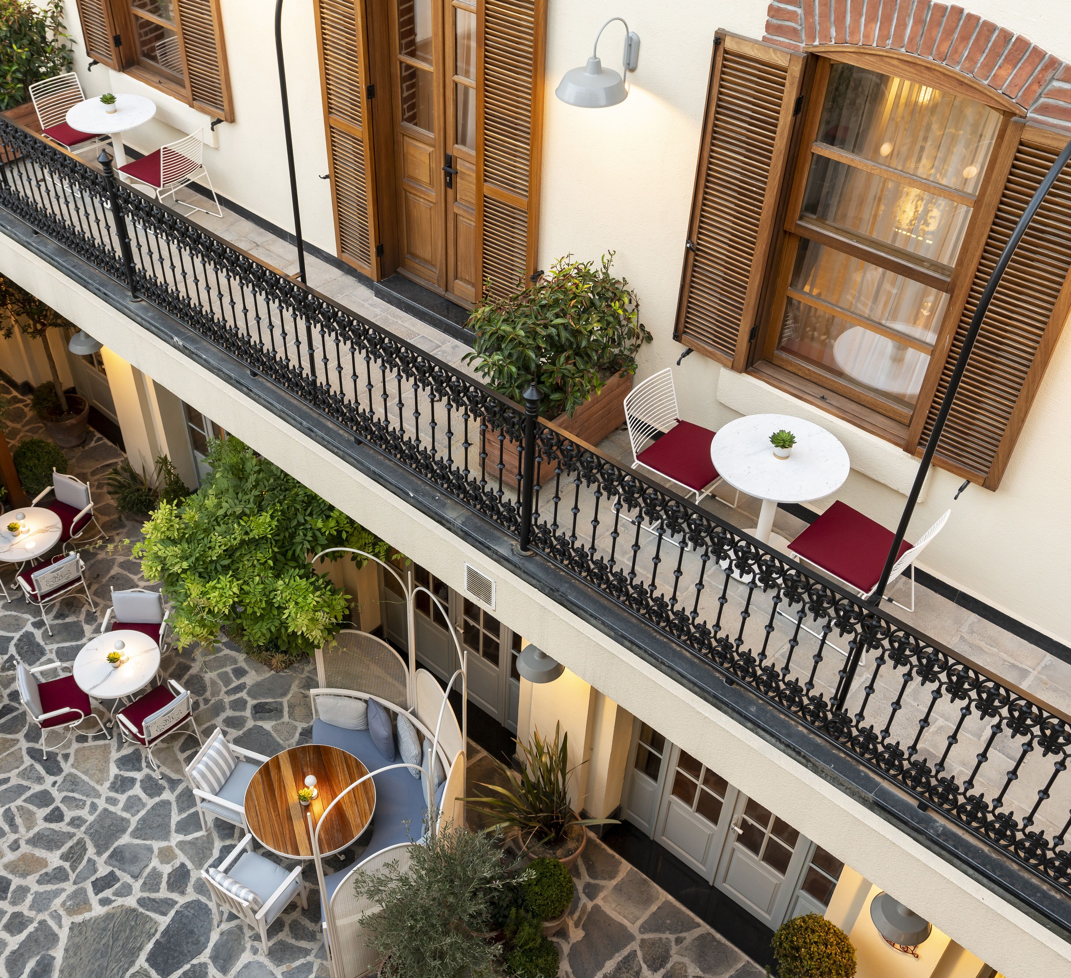 Ecole St. Pierre Hotel
