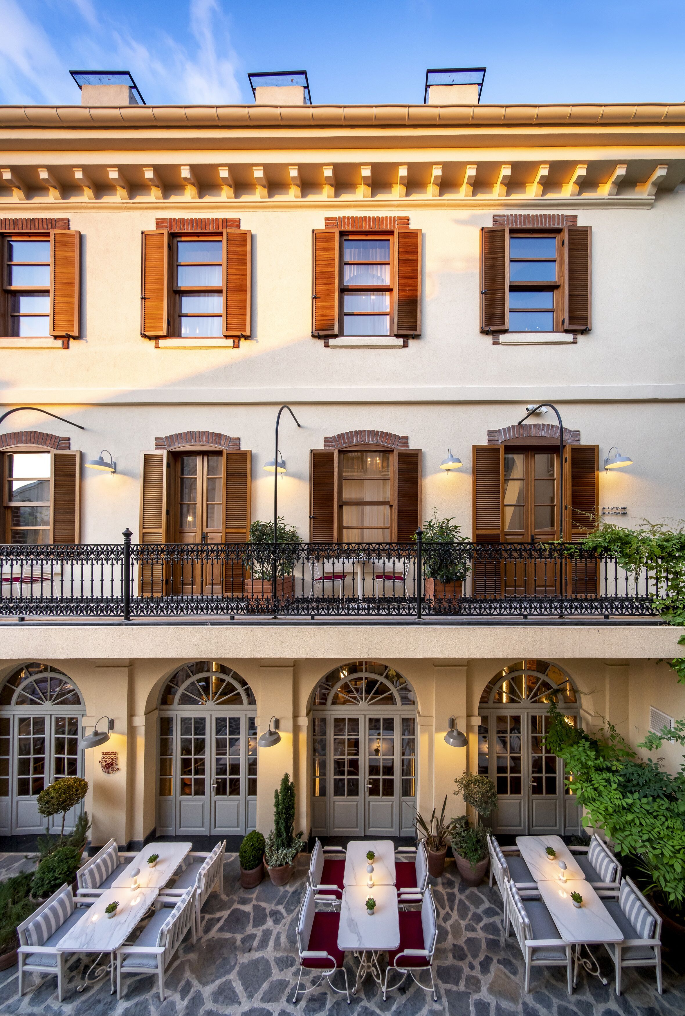 Ecole St. Pierre Hotel