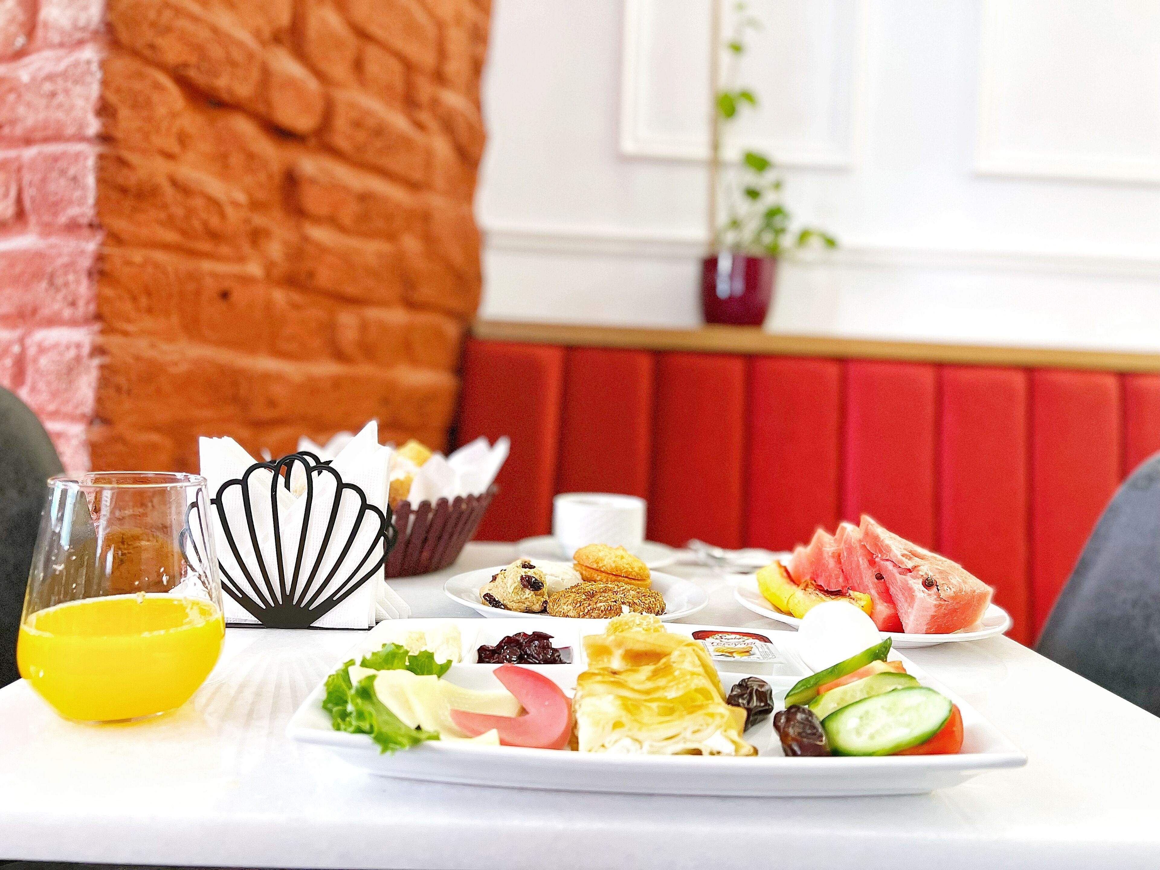 St. Moscow Taksim By Emmy