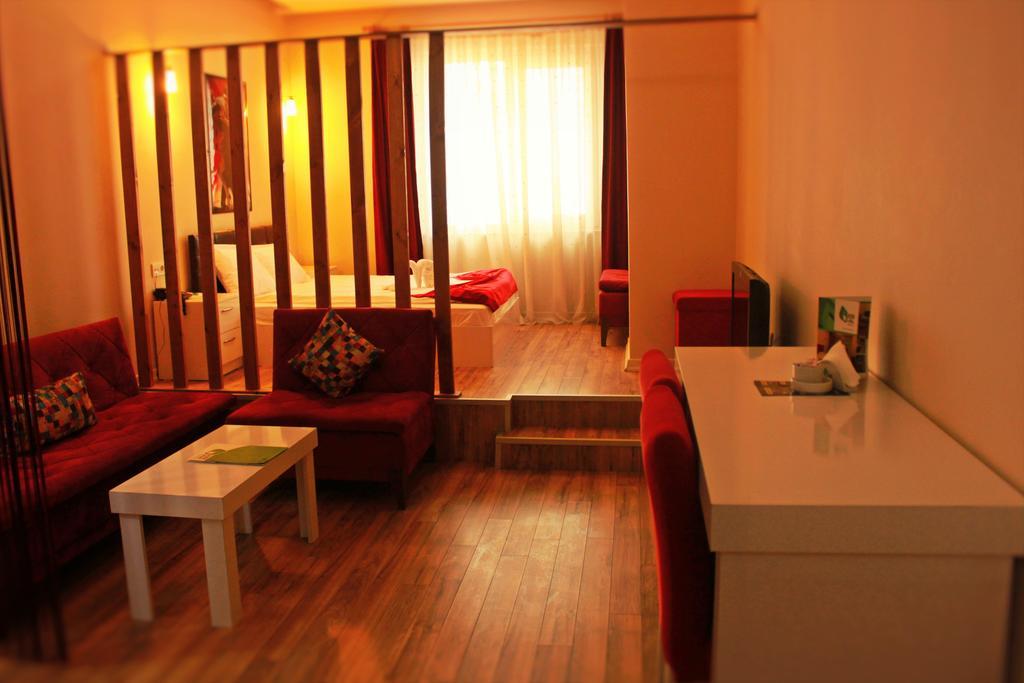 Expoist Hotel
