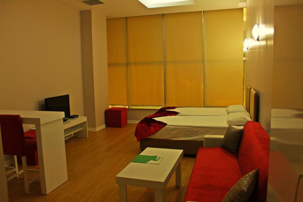 Expoist Hotel