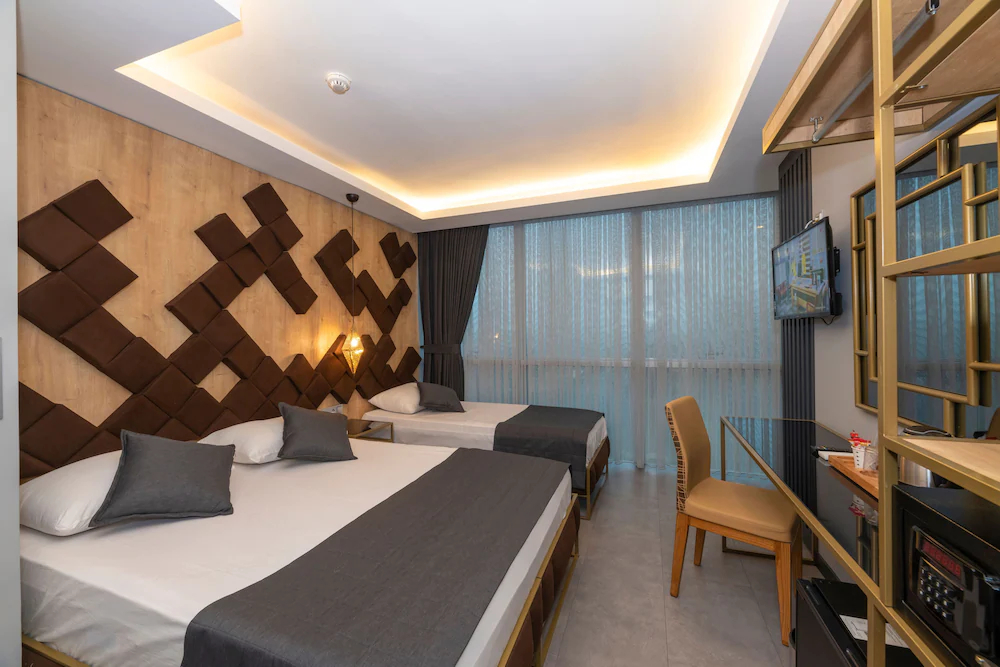 Fly And Stay Airport Hotel
