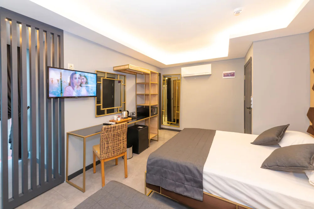 Fly And Stay Airport Hotel