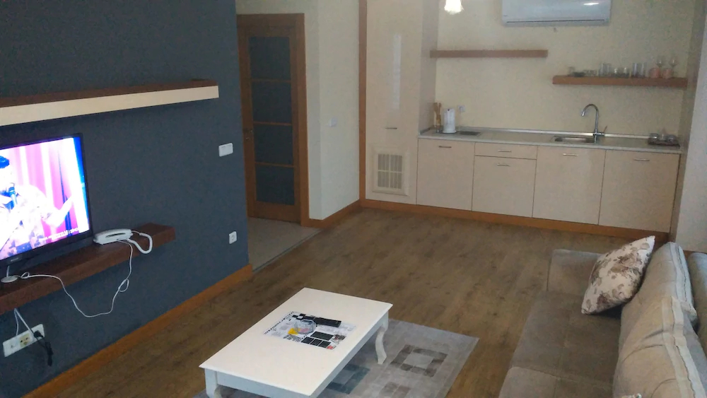 Fly Suites